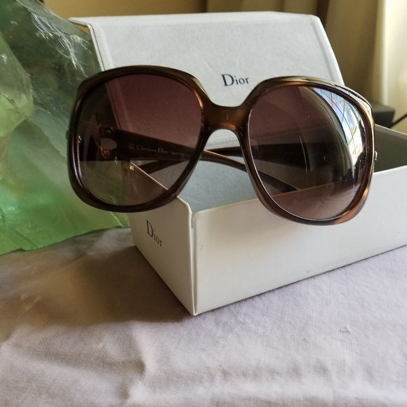 polarized sunglasses vs non